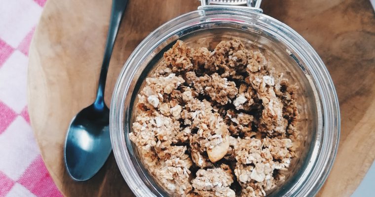 Homemade speculaas granola met noten